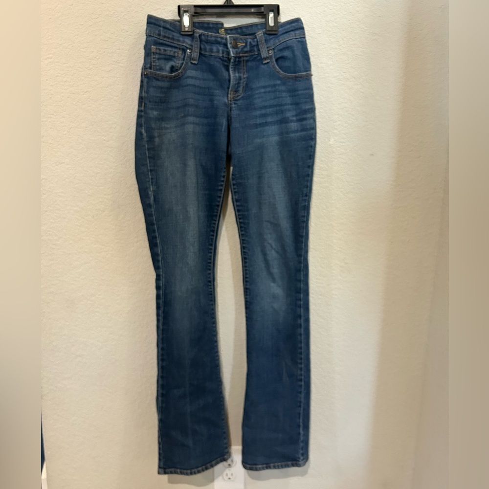 Bootcut lowrise jeans